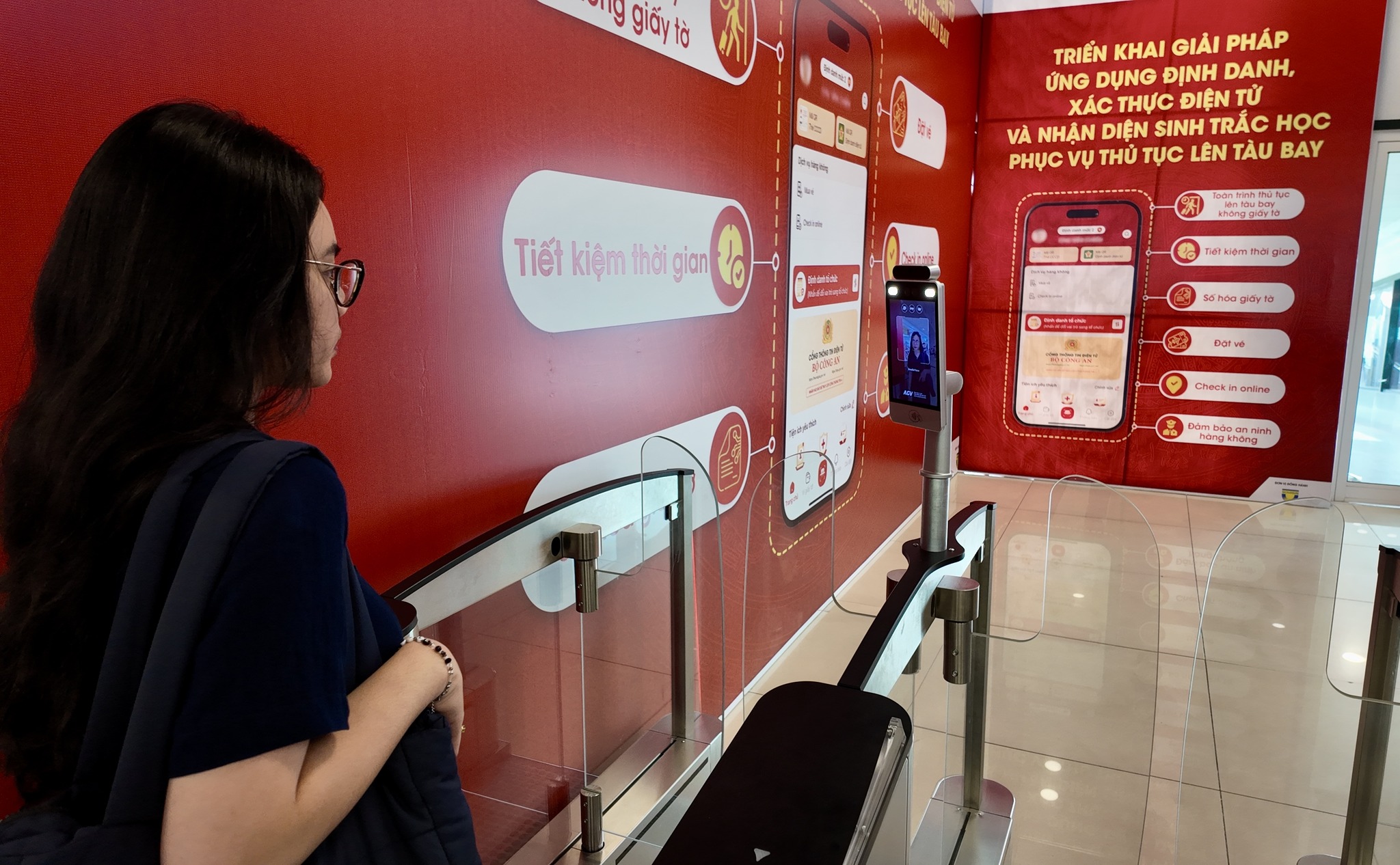 ✈️ TRẢI NGHIỆM BAY &#8220;KHÔNG CHẠM&#8221; TẠI NỘI BÀI &#038; TÂN SƠN NHẤT – BƯỚC TIẾN MỚI TRONG CHUYỂN ĐỔI SỐ HÀNG KHÔNG!